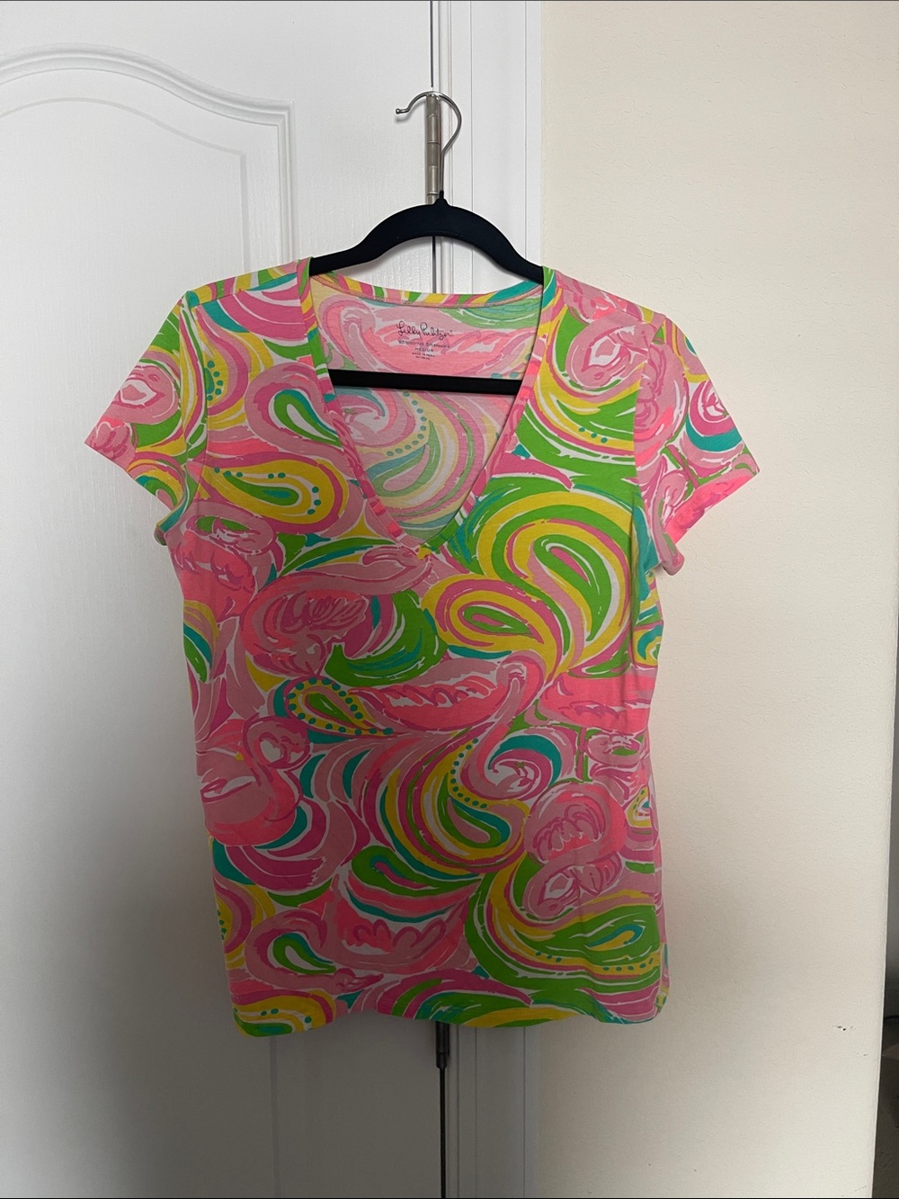 Lilly Pulitzer Colorful Paisley V Neck T Shirt Pink Green Yellow Multicolor M